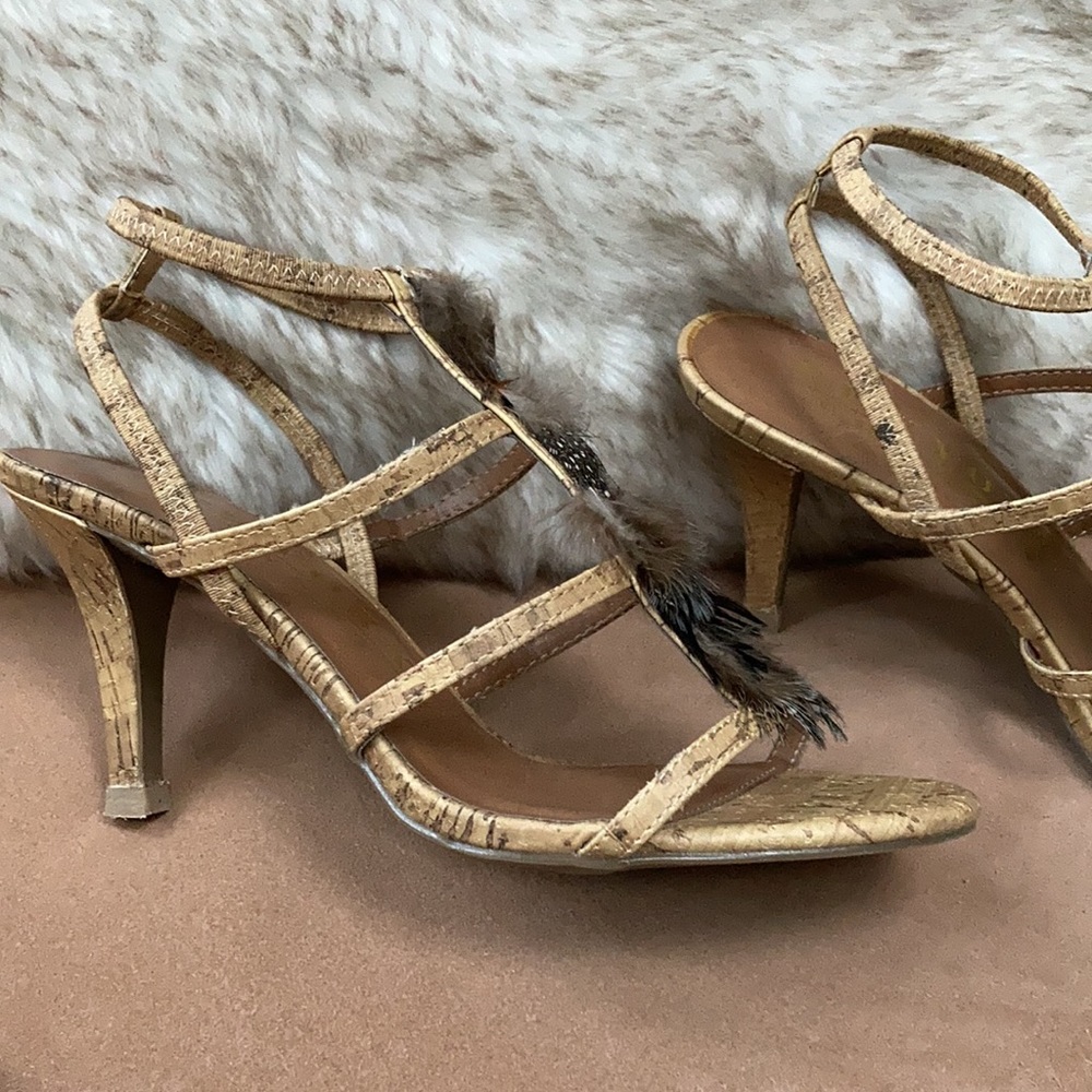 Cork sandals with feathers sz 7 non slip bottom. Aprox 3” high. New!! - Picture 5 of 11